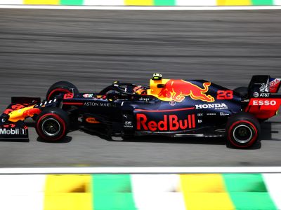 Max Verstappen sa upísal tímu Red Bull Honda